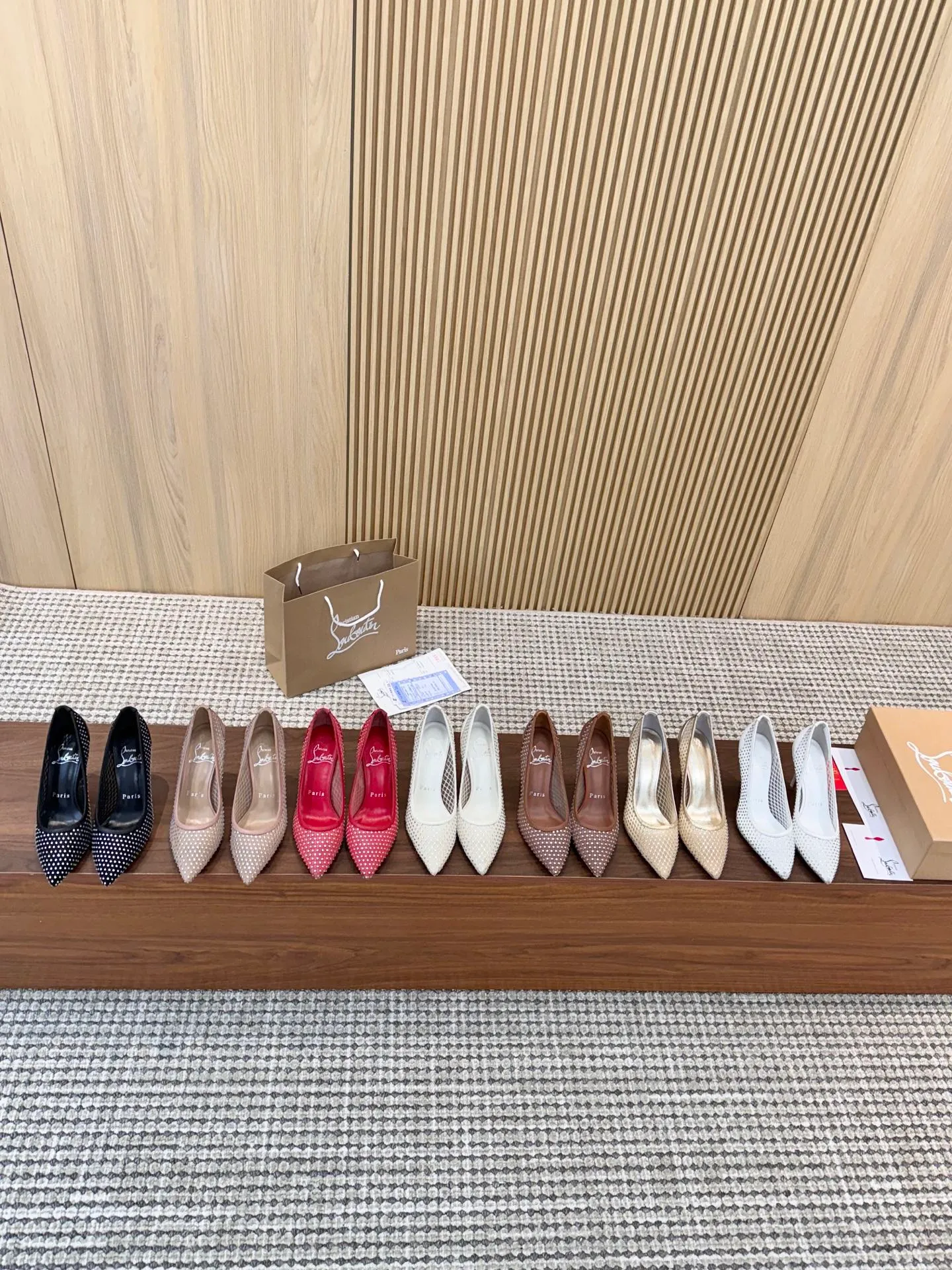 👟👟Ex-factory price 440👟👟 Genuine leather sole +40 Year-round shipment💝Christian Louboutin CL👠 Classic "💎Cow Patent Leather💎Series" noble and luxurious, real blingbling✨ Real materials, all customized by the pattern maker, and the materials are made of original customized materials, achieving the taste of the original 6 color options💍 Upper: imported 👉cow patent leather💪 lining: sheepskin foot pad/lining code number: 34-40.41.42 heel height: two options: 10.5cm and 8.5cm